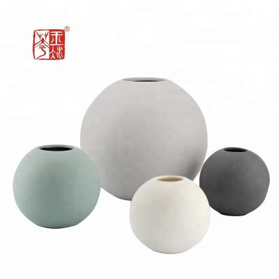 China Tableau Modern Abstract Round Ball Vase Matte Ceramic Vase For Flower Or As You Like for sale