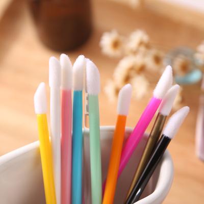 China Non-Toxic Manufacturers Wholesale Disposable Lipstick Lip Wand Makeup Beauty Lint Free Applicator Brush Wand Wholesale for sale