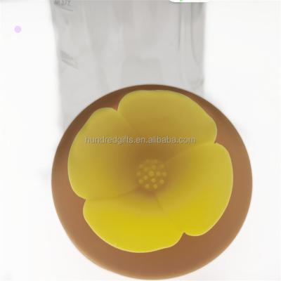 China Daisy Sustainable Dustproof Silicone BPA Free Topper Tumbler Stopper for sale