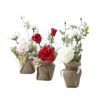 China Modern Wedding Decoration Table Roses Artificial Flower Arrangements in Vase for sale