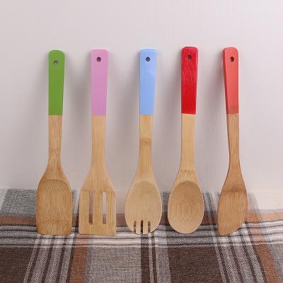 China Sustainable Kitchen Cookware Bamboo Wooden Serving Spatula Scraper Slotted Spoon With Long Color Handle for sale