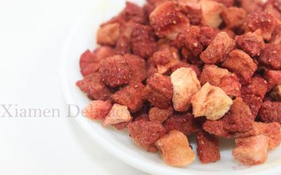 China Lyophilized Freeze Dried Strawberries Fruit Diced 6*6*6mm None Additive for sale