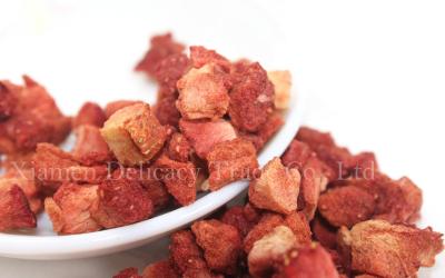 China Cubos liofilizados cortados en cuadritos rojo sano de la fresa del FD para cocer en venta