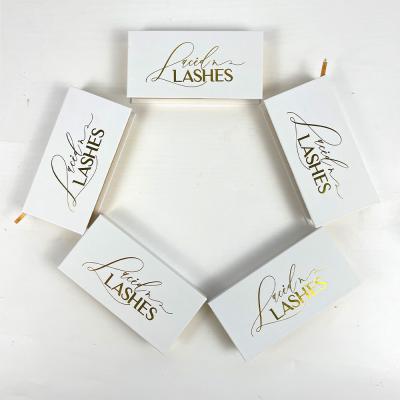 China Square Box Natural Soft Wholesale Custom Eyelash Packaging White False Eyelashes Packaging Box B851 for sale