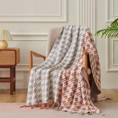 China Quality 100% Cotton Throw Blanket Home Decor Soft Two Tone Houndstooth Pattern Blanket Luxury Sofa Blanket With Tassel for sale