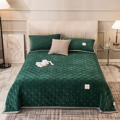 China Multifunctional anti-static winter comforter bed sheet 2 in 1 high quality warm wholesale bedding of anti-static bed coverlet bed sheet for sale