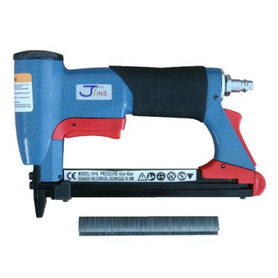 China Professional Pneumatic Heavy Duty Staple Gun Air Gun Staple Crown Fine Staplers For Sofa Staple Gun (FS1416-B) 500000 times for sale