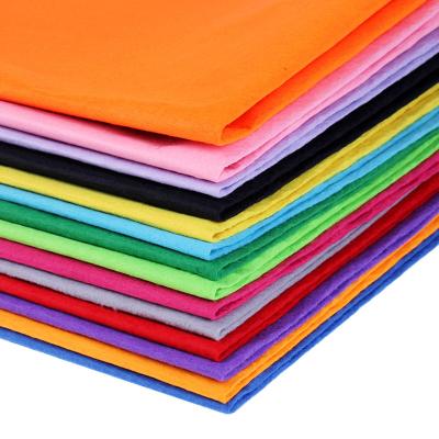 China Durable Low MOQ Professional Fabric PET Mattress Material Hard Nonwoven Felt Nonwoven Roll Fabric for sale