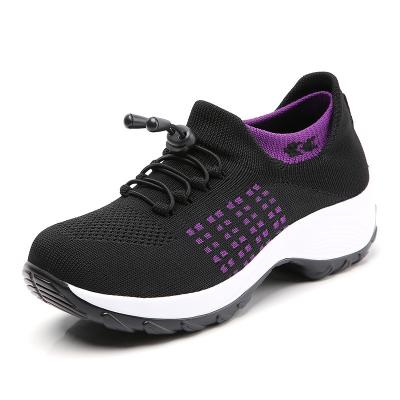 China Cushioning Lightweight Soft-soled Running Shoes New Style Casual Breathable Shoes For Women for sale