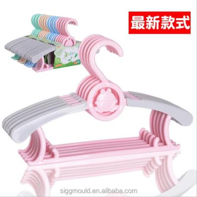 China Wholesale New Item Cartoon Baby Colorful Plastic Hanger Adjustable for sale