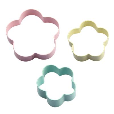 China Viable Colorful Metal Cookie Cutters For Baking Set 3 Pieces Flower Shapes Stainless Steel Cookie Cutter For Wedding Birthday Party for sale