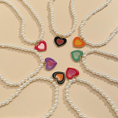 China FASHIONABLE Classic Heart Shaped Hypoallergenic Pearl Imitation Pearl Non Tarnish Necklace for sale