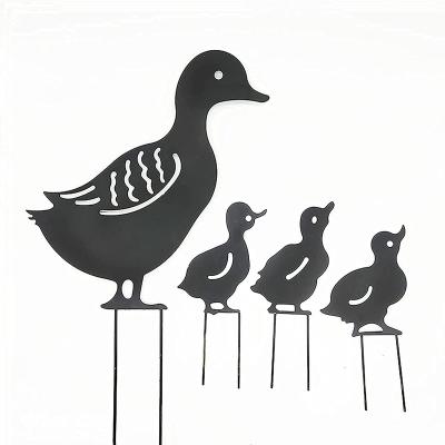 China Metal Stakes Animal Ducks Garden Yard Art Garden Sculpture Outdoor Decor Silhouette Decoration for sale