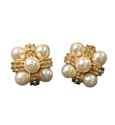 China Chunky earrings fashion classic french style jewelry brass gold plated vintage pearl earrings for women for sale