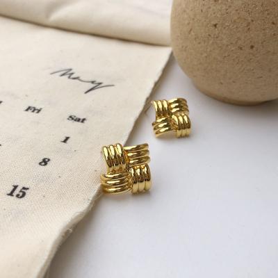 China European and American Square Checkerboard Vintage Vintage Jewelry Gold Plated Twisted Earrings Copper Stud for sale