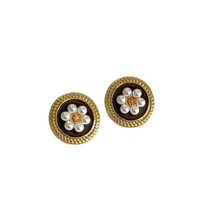 China Wholesale FASHIONABLE Gold Plated Flower Pearl Stud Stud Vintage Brass Earrings Lady Enamel Button Shape Ear Jewelry for sale