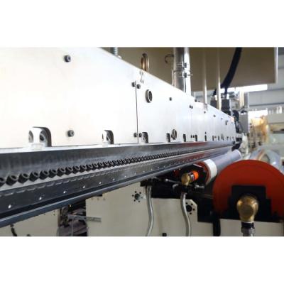 Chine Meilleure machine de laminage par extrusion de feutre revêtue de PE de qualité avec système de recuit et de coupe automatique à vendre