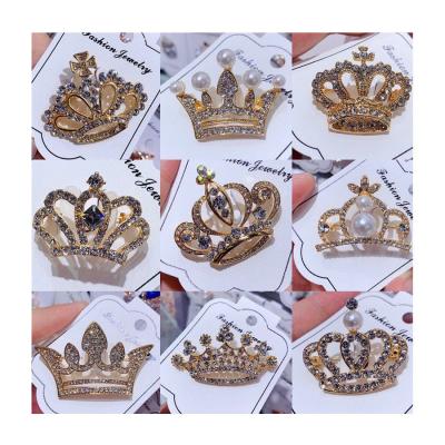 China Rhinestone Crown Brooches Pins Hot Sale Fashion Shirt Suit Accessories Metal Rhinestone Crown Brooches Pins 18k Gold Plated Full Crystal Crown Brooch For Women for sale