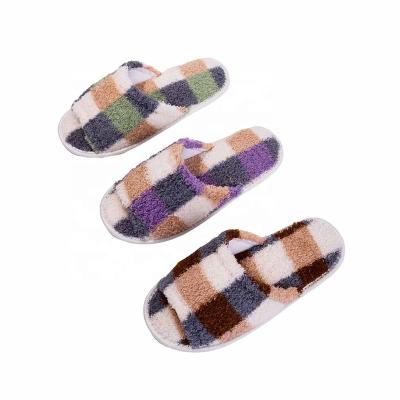 China Fashion Trend Sale Indoor Non Slip Shoes Couples Warm Plush Furry Soft Curly Wool Slippers Indoor Non Slip Toe Open Toe Slippers for sale