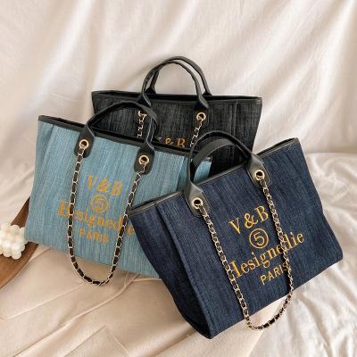 China 2021 Fashion Wholesale Beach Tote Bag Tote Women Shoulder Bag Stitched Handbag Canvas Tote Bag With Chain for sale