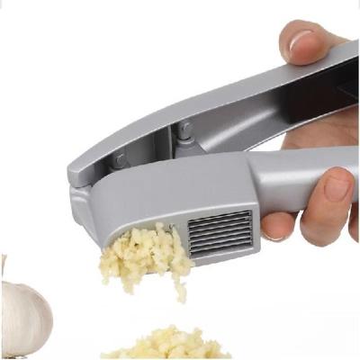 China Amazon Kitchen Tools Sustainable Garlic Presser 2 in 1 Garlic Presser Aluminum Alloy Garlic Presser for sale