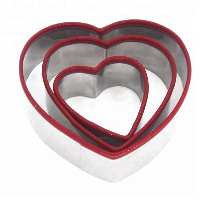 China Premium Stainless Steel 3 Pcs Heart Cookie Cutter Set Disposable Silicone Tops for sale