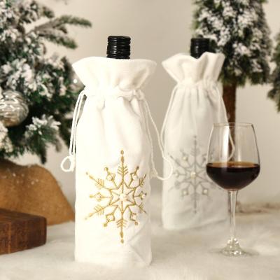 China New Recyclable Christmas Red Wine Lovely White Flannel Golden Champagne Snowflake Group Mouth Wine Bottle Cover for sale