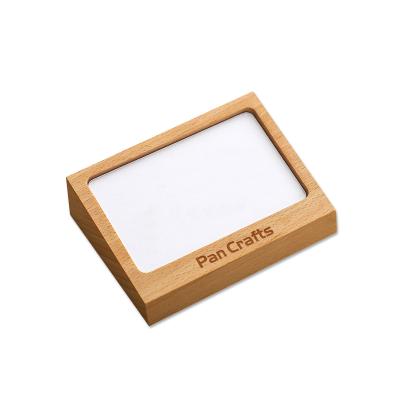 China Custom Solid Wooden Pan Muilt-Purpose Natural Name Business Card Holder Rack/Gift Certificate Display Stand for sale