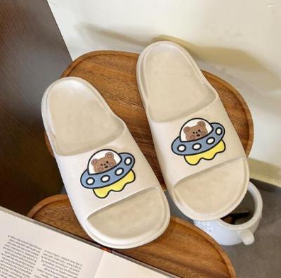 China New Design Lightweight Women Slippers Men Slip Non Slip Soft Soled Slippers Indoor Custom Home Slippers Couples for sale