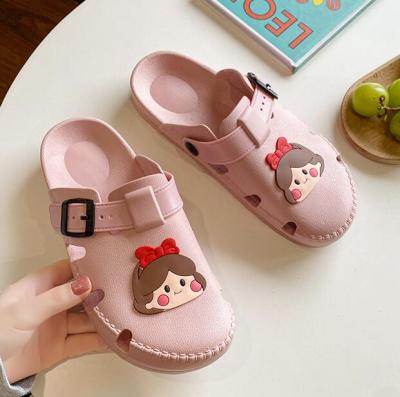 China Waterproof new cartoon cute female slippers factory price new trend waterproof clogs indoor outdoor beach slippers for sale