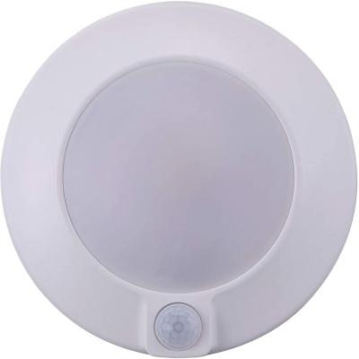 China Outdoor Mounted Outdoor Ceiling Light With Motion Sensor Easy Installation Flow Mount Radio Led Night Around Smart Kitchen for sale