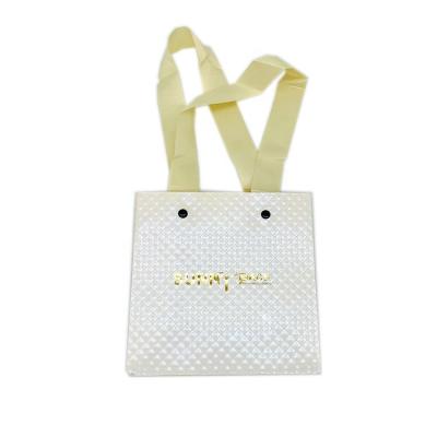 China Free Sample Durable Crocodile Jewelry Luxury White Paper Bag Birthday Gift With Custom Logo for sale