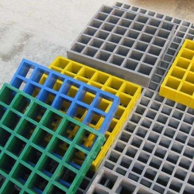 China Stair Tread Black Nosing Fiberglass GRP Grating with 38x38mm Fiber Type Customized for sale