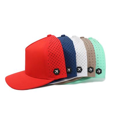 Cina Laser Cut Hole Cappello Perforato Custom Uomini 5 pannelli Logo di gomma Sport Cappello Papà Cappello impermeabile in vendita