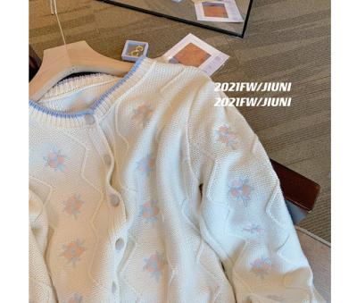 China Anti-wrinkle white flower embroidery knitted cardigan women's style shorts soft sweater coat for sale