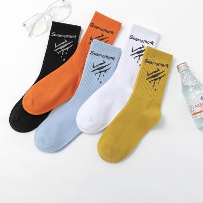 China Fashionable Custom Made Medium Tube Breathable Sweat-absorbent Wholesale Breathable Socks Sports Socks for sale