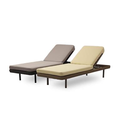 China Modern Modern Poolside Chaise Lounge Furniture Synthetic Rattan Outdoor Sun Lounger for sale