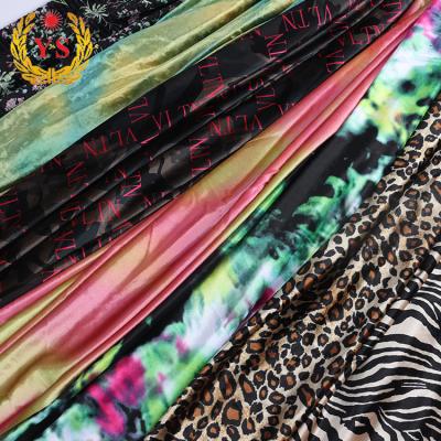 China Sustainable Hot Selling Simple Floral Polyester Printed Velvet Material Fabric For Garment for sale