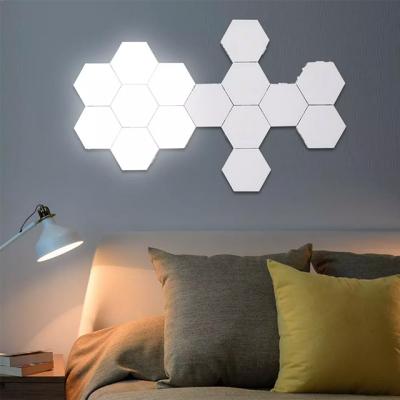 China Touch Control Led Light 2020 New Design DIY Honeycomb LED Quantum Modular Hexagonal Wall Lamp Touch Light Night Lamp for sale