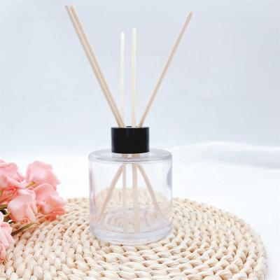 China Reed Custom 150ml Glass Diffuser Bottle With Black Cap And Fiber Stick Set for sale