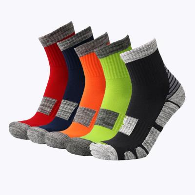 China OEM Breathable Sport Knocks Logo Cotton Crew Sport Ski Custom Running Basketball Knocks Mens With Grip for sale