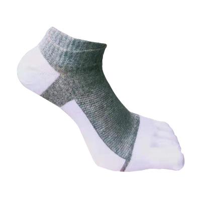 China High quality cotton black and white color men's yoga socks non-slip sport 5 men's toe socks QUICK DRY en venta