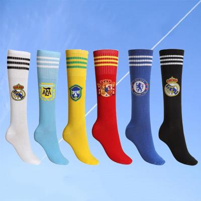 China Manufacturer Breathable Wholesale SOX Socks With Custom Logo Kids Football Boots Cotton Bamboo Sport Socks Design Crew Black White en venta