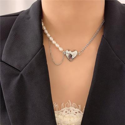 China Clavicle Chain Necklace Vintage Baroque Freshwater Pearl Love Heart Pungent Sweet Cool Pendant Necklace for sale