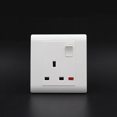 China OEM Factory Wall Socket Residential / General Purpose UK Standard Classic White PC 86mm Plastic Competitive Price for sale