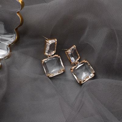 China The new FASHIONABLE luxury and elegant shiny square crystal women's dangle earrings for sale