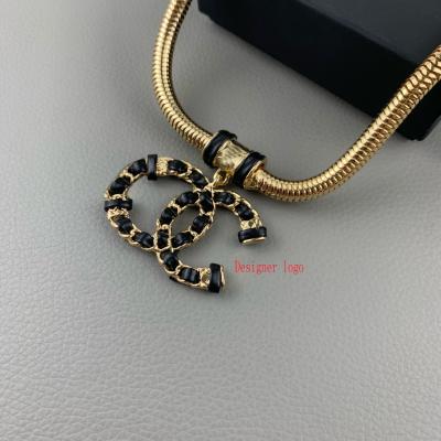 China 2022 Fashionable Luxury Famous Brand Necklace Letter Pendant Crystal Necklace for sale