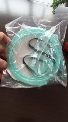 China Suavidad nasal de la cánula del oxígeno del equipamiento médico disponible adulto con el diente nasal curvado en venta