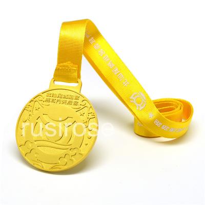 China Manufacturers directly customize gold round medals, custom gold square medals, with webbing for sale