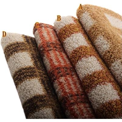 China Hot Selling Anti Pill Check Printed Plush Wool Faux Lamb Fur Plaid 100 Polyester Sherpa Fleece Fabric for sale